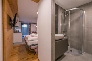 Menina - Happy Rentals - 1