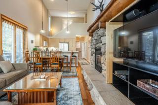 Mammoth Green #220 - Nearly Ski-In Ski-Out 3 Bedroom 2 Bath, Sleeps 8 - 8