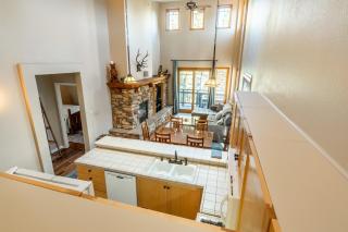 Mammoth Green #220 - Nearly Ski-In Ski-Out 3 Bedroom 2 Bath, Sleeps 8 - 2