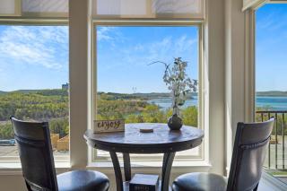 Majestic View Getaway with Beautiful Lake Views - 0