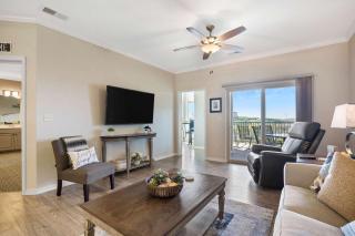 Majestic View Getaway with Beautiful Lake Views - 4