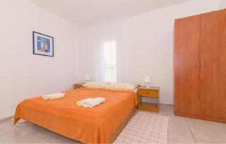 Awesome Apartment In Pirovac With Lake View - 7