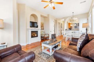 Sunset Retreat - 3 Min from Silver Dollar - 5