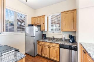 Sunset Retreat - 3 Min from Silver Dollar - 2