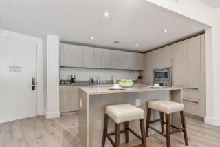 Luxurious Beachfront 2-Bedroom 2-Bathroom with balcony Condo at Lyft Resort & Residences - Miami Beach - Hollywood - 8