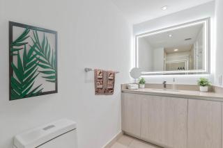 Luxurious Beachfront 2-Bedroom 2-Bathroom with balcony Condo at Lyft Resort & Residences - Miami Beach - 2