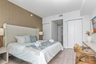 Luxurious Beachfront 2-Bedroom 2-Bathroom with balcony Condo at Lyft Resort & Residences - Miami Beach - Hollywood - 3