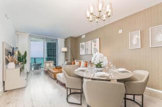 Luxurious Beachfront 2-Bedroom 2-Bathroom with balcony Condo at Lyft Resort & Residences - Miami Beach - Hollywood - 4
