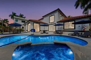Gorgeous Hollywood Beach 4-Bedroom w HEATED POOL - 0
