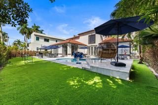 Gorgeous Hollywood Beach 4-Bedroom w HEATED POOL - 8