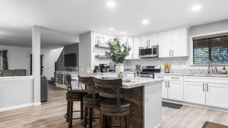 5BDR Stay w Fireplace Game room Family-Friendly Amenities Arrowhead Chalet by AvantStay - 8