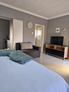 Ekukhanyeni Guest house - 0