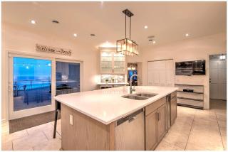 Lakeside Villa with a Hot Tub and Amazing Views on Lake Michigan, Indiana - 3