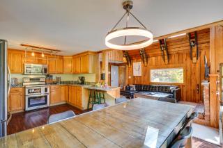 Stratton Shuttle Access! Vermont Mountain Hideaway - 2