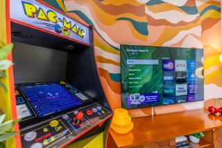 Movie Theater Rooftop King Bed Arcade BBQ - 8