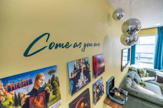 Movie Theater Rooftop King Bed Arcade BBQ - 6