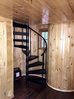 Magical Tree House Rental in the Woods near Syracuse for Glamping in New York State - 9