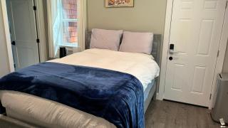 En-suite with separate entrance - 5