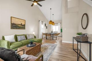 Mountain Retreat with Hot Tub & Views - 3