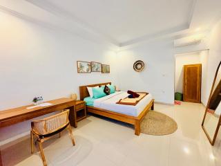 spacious bedroom close to Canggu beach - 5
