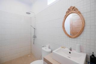 spacious bedroom close to Canggu beach - 3