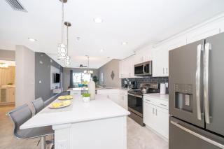 3180-305MN STOREY LAKE, CONDO 2/2 POOL VIEW - 2