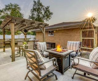 Beautiful Cottage with Hot-tub in Gary, Indiana - 7