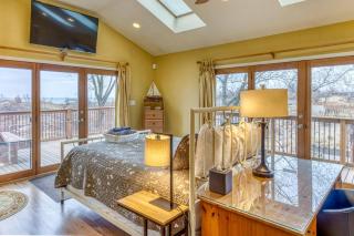 Luxurious Villa with Hot-tub, Fire Pit and Games in Gary, Indiana - 9