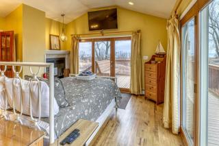 Luxurious Villa with Hot-tub, Fire Pit and Games in Gary, Indiana - 8