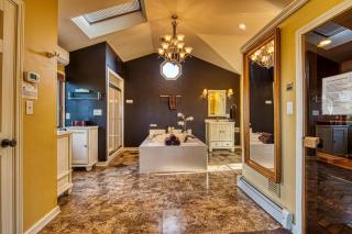 Luxurious Villa with Hot-tub, Fire Pit and Games in Gary, Indiana - 6