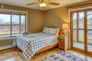 Luxurious Villa with Hot-tub, Fire Pit and Games in Gary, Indiana - 2