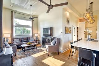 Incredible Waterfront Villa with Stunning Sights in Gary, Indiana - 8