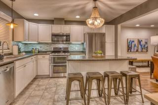 Incredible Cozy Cottage with Hot-tub in Gary, Indiana - 6