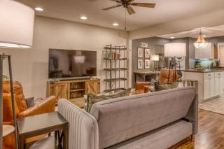 Incredible Cozy Cottage with Hot-tub in Gary, Indiana - 5