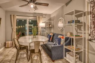 Incredible Cozy Cottage with Hot-tub in Gary, Indiana - 2