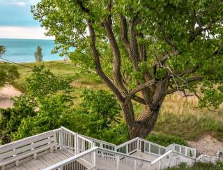 Incredible Lakefront Villa with Gorgeus Sights and Fireplace in Gary, Indiana - 1