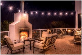 Incredible Lakefront Villa with Gorgeus Sights and Fireplace in Gary, Indiana - 1