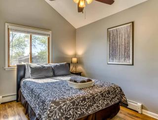 Amazing Cottage with Lake Access in Gary, Indiana - 7