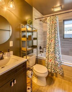 Amazing Cottage with Lake Access in Gary, Indiana - 5