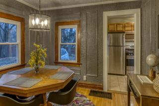 Charming Cozy Cabin with Hot-tub in Gary, Indiana - 9