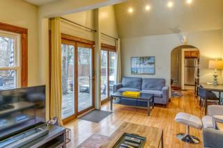 Charming Cozy Cabin with Hot-tub in Gary, Indiana - 8