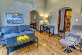 Charming Cozy Cabin with Hot-tub in Gary, Indiana - 7