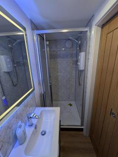 Modern Garden Tiny House in quiet York suburb - 2