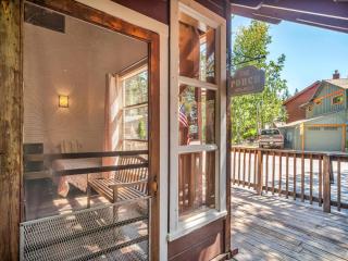 Tahoe Classic Cabin Near the Beach - 4