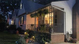 Newly renovated 3-bedroom lakeside home - 9