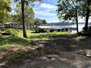 Incredible Lakefront Cabin for a Wonderful Family Adventure in Nature in Hemphill, Texas - 9