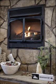 Beautiful Log Cabin with Private Hot Tub, Fire Pit, and Spacious Balcony, Perfect for a Luxury Mountain Retreat - 9