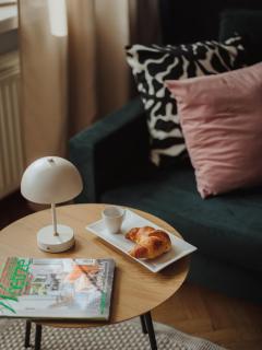 Behind the Scenes Old Town Apartment - 5