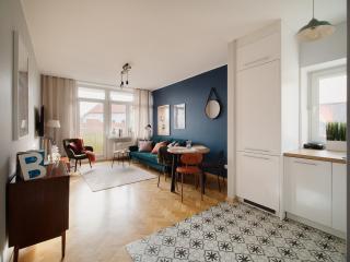 Behind the Scenes Old Town Apartment - 6