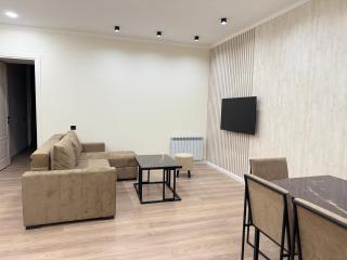 Charming Central Apartment with 2 Bedrooms & Balcony by Republic Square - 7